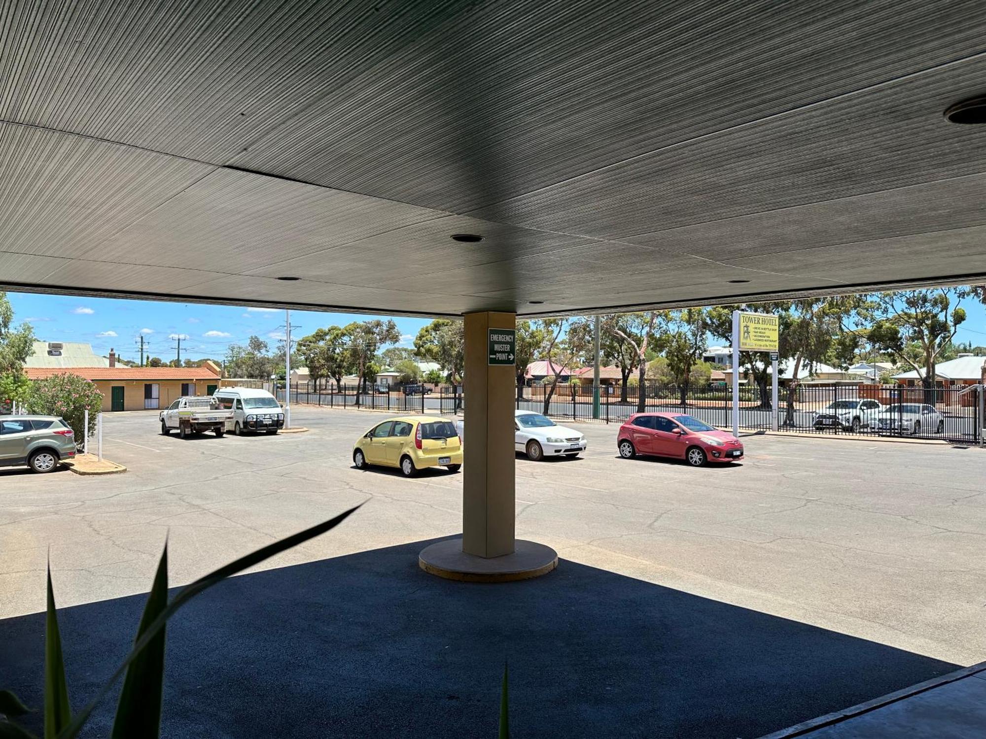 The Tower Hotel Kalgoorlie Extérieur photo